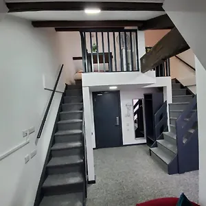 Russell St Suites Aparthotel